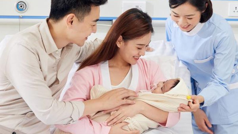 如何甄别月嫂服务的靠谱性：新手爸妈的避坑指南