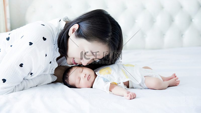 以下是一款适合产后妈妈的月子餐食谱，供新手月嫂参考：